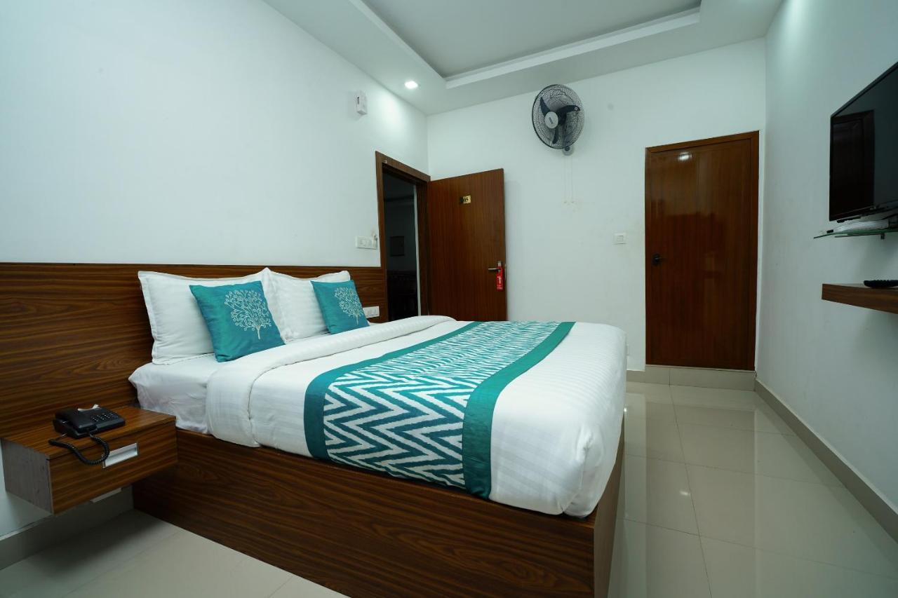Oyo 6526 Ap Residency City Sultan Bathery Exterior photo